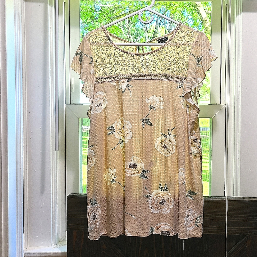 Torrid short sleeve floral top Size 2